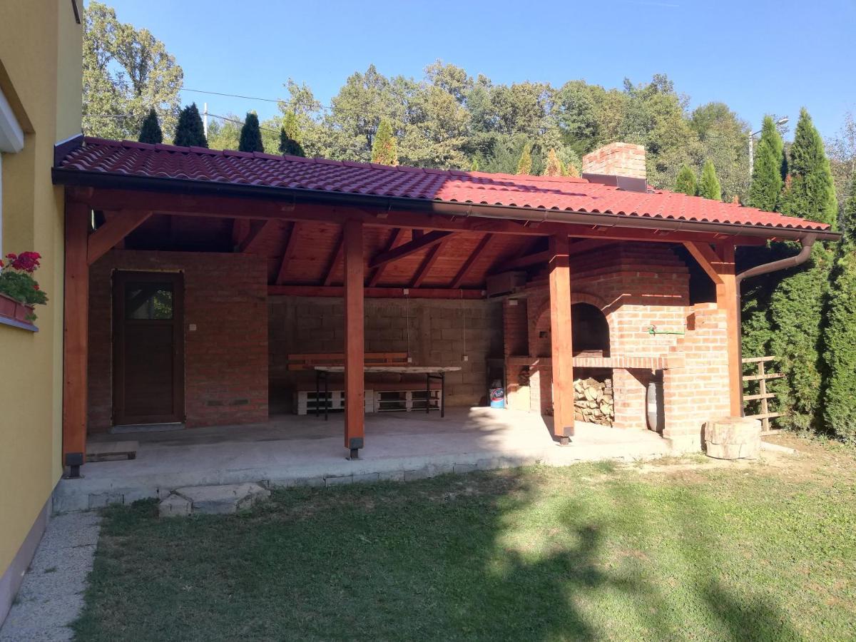 Holiday Homer Kuca Na Obali Vrbasa Banja Luka Exterior foto