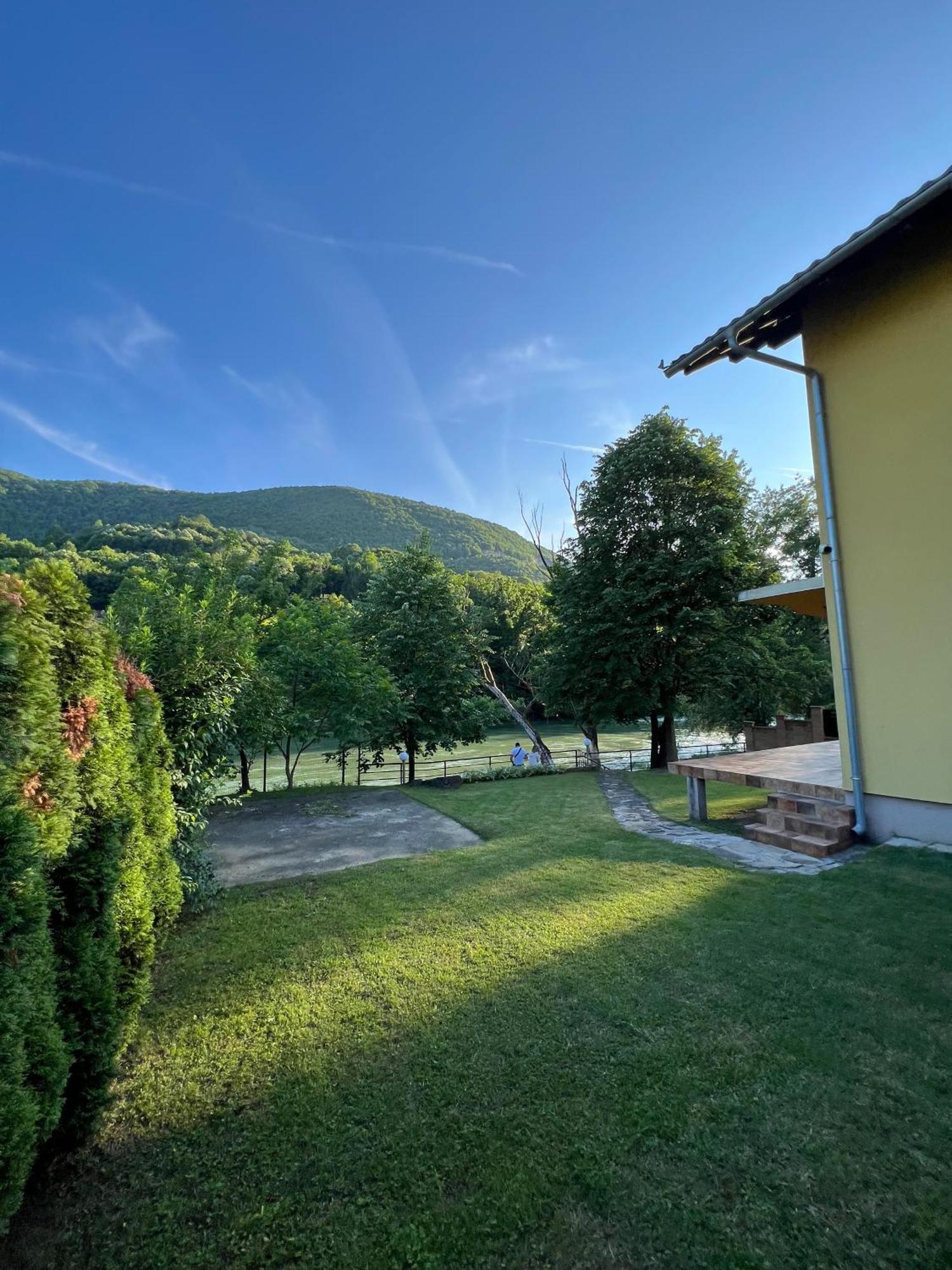 Holiday Homer Kuca Na Obali Vrbasa Banja Luka Exterior foto
